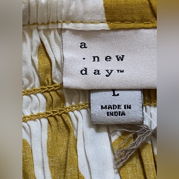 Slim Fit Tiny Top - A New Day  NWT - Picture 4 of 4